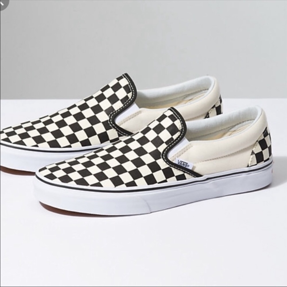 ISO !! I’m looking for some vans size 7.5 !